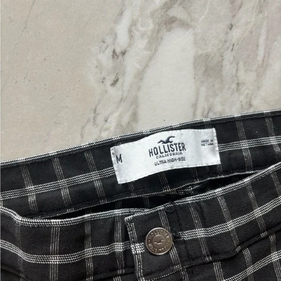 Hollister Black and White Checkered Ankle Pants - Picture 2 of 4